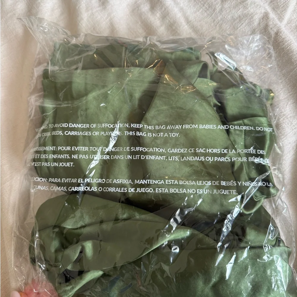 Runaway the Label Elsa Maxi Dress in Olive NWT - Picture 5 of 5